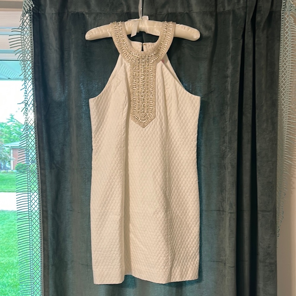Elegant White Sleeveless Dress